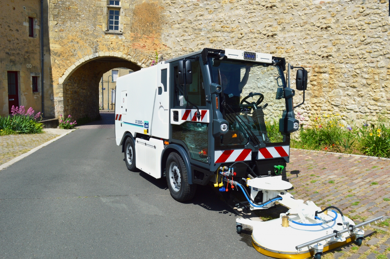 Laveuse decapeuse eau chaude LD 2500+  image 1