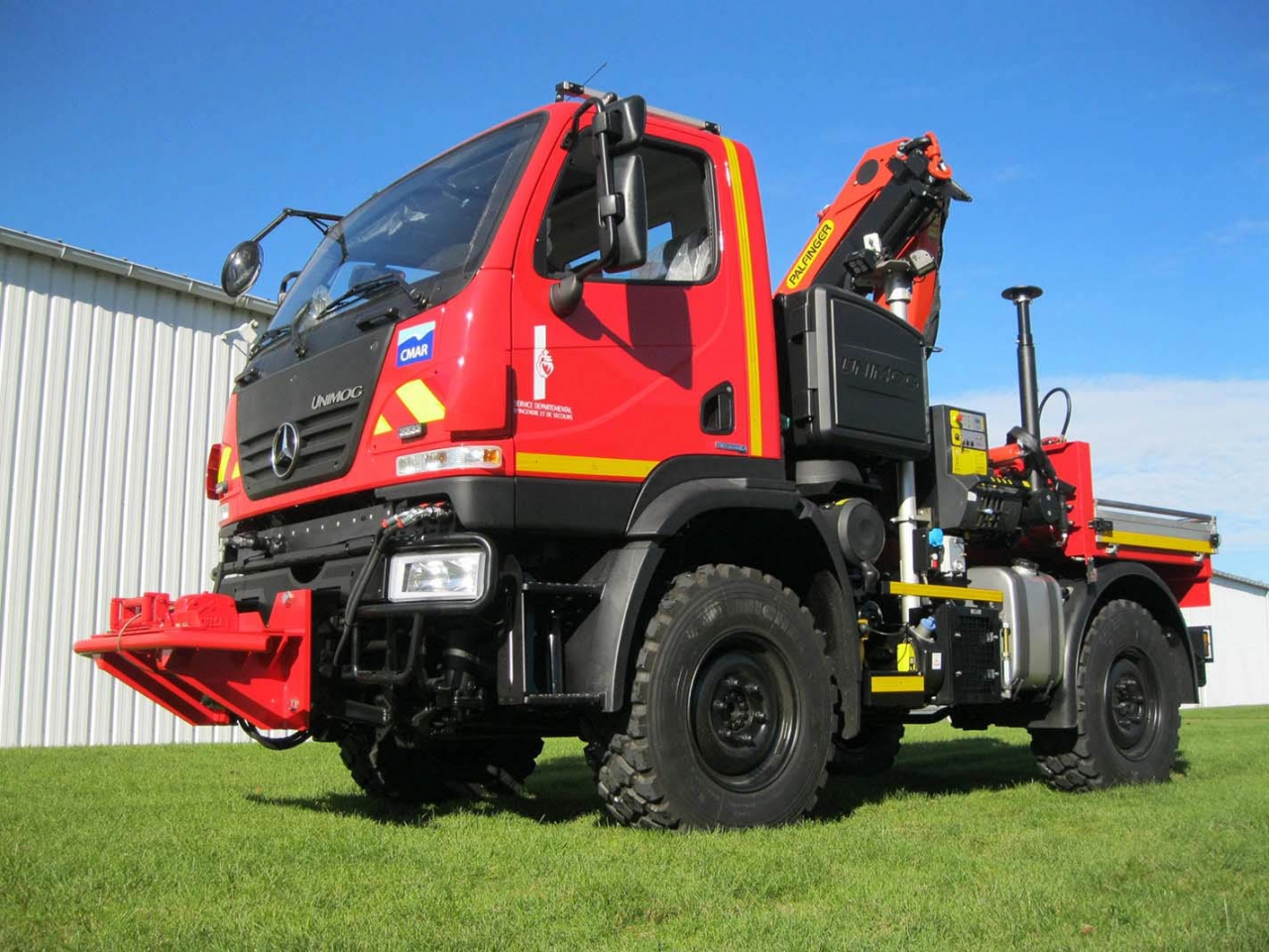 Camion 4x4 UNIMOG pour pompiers  image 0