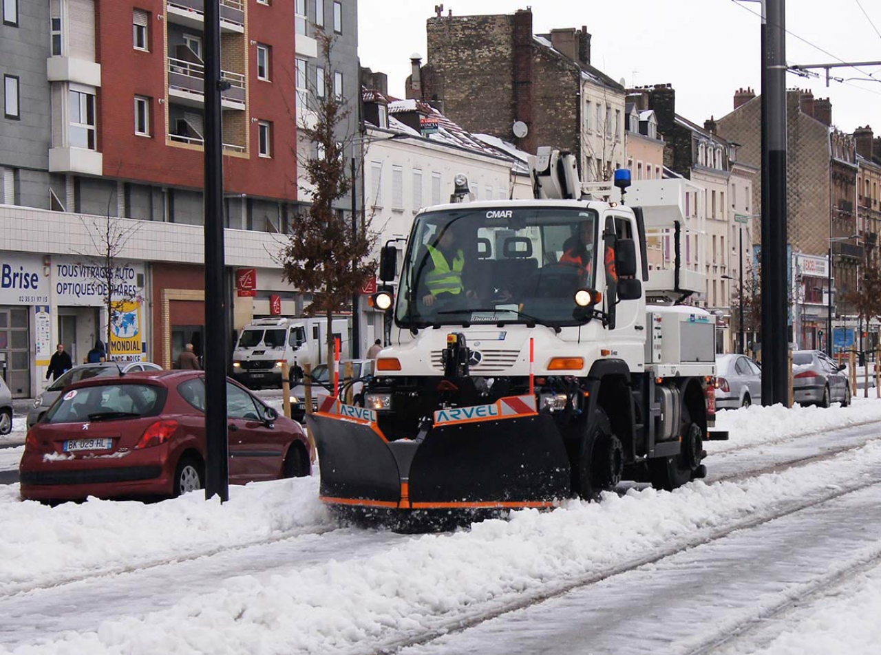 UNIMOG rail-route Deneigement image 0