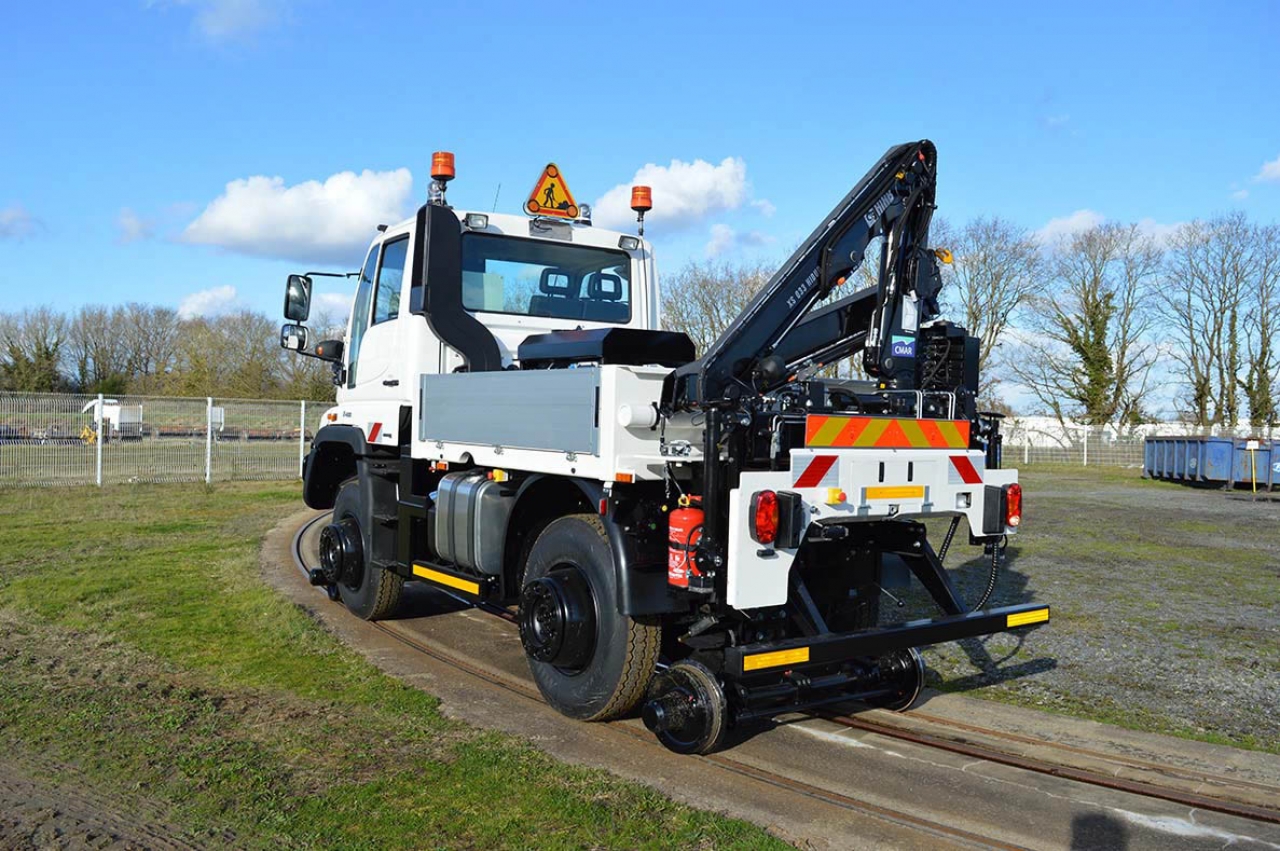 UNIMOG rail-route grue image 4