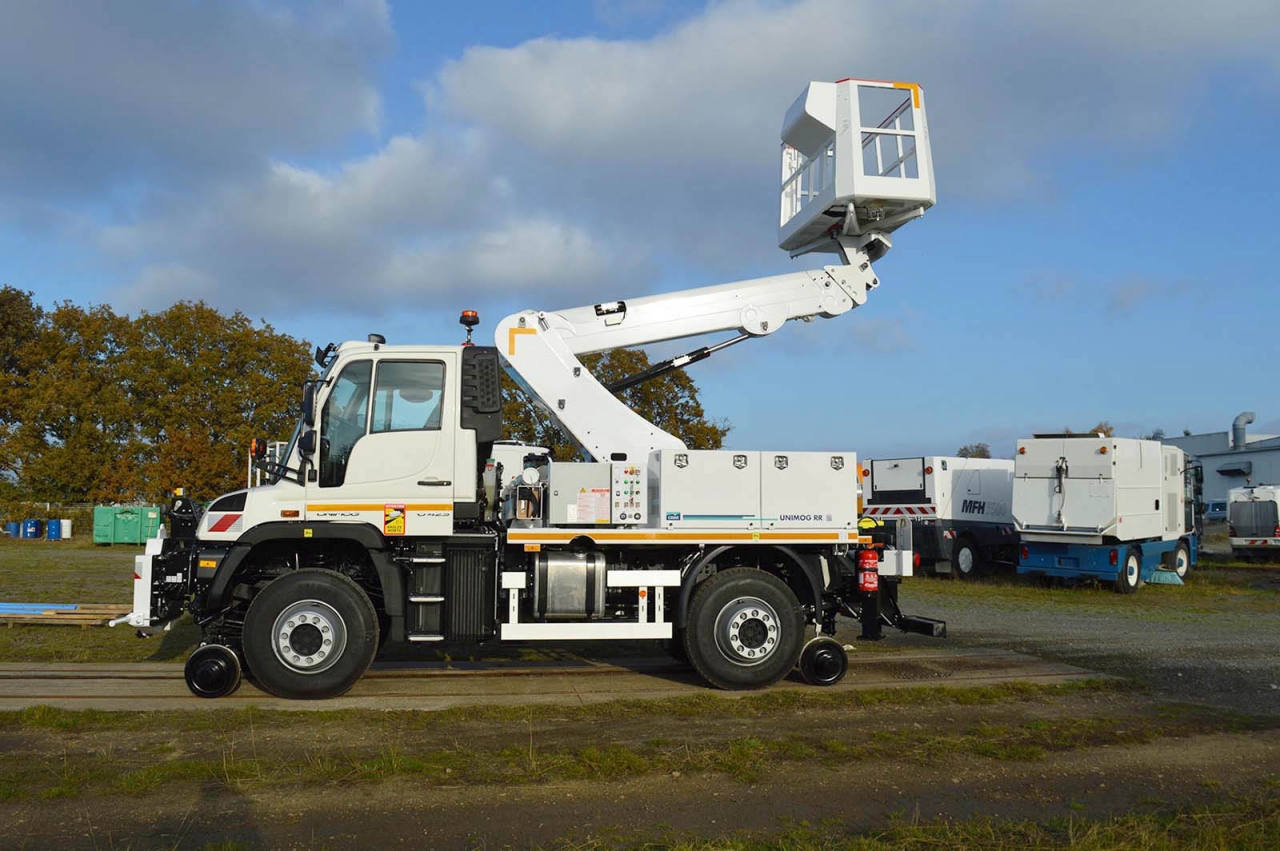UNIMOG rail-route nacelle image 3