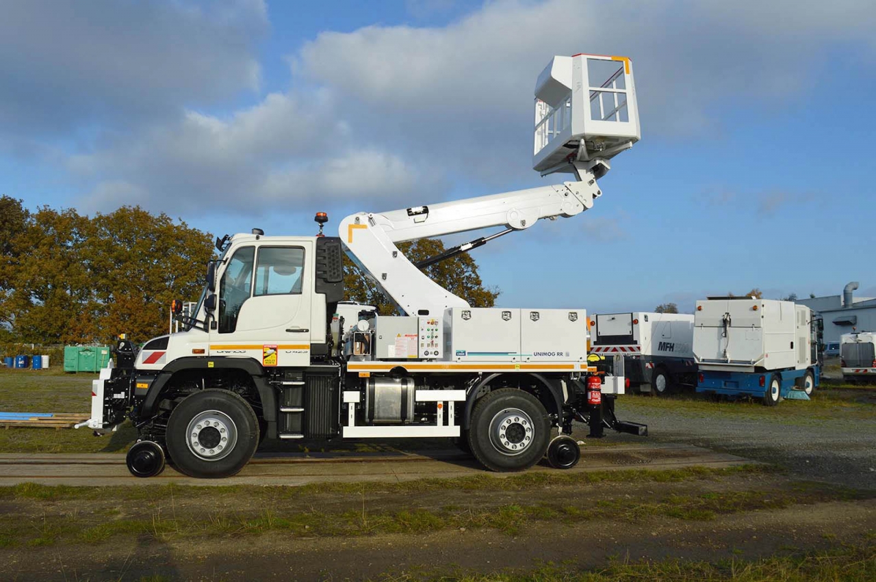 UNIMOG rail-route nacelle image 0