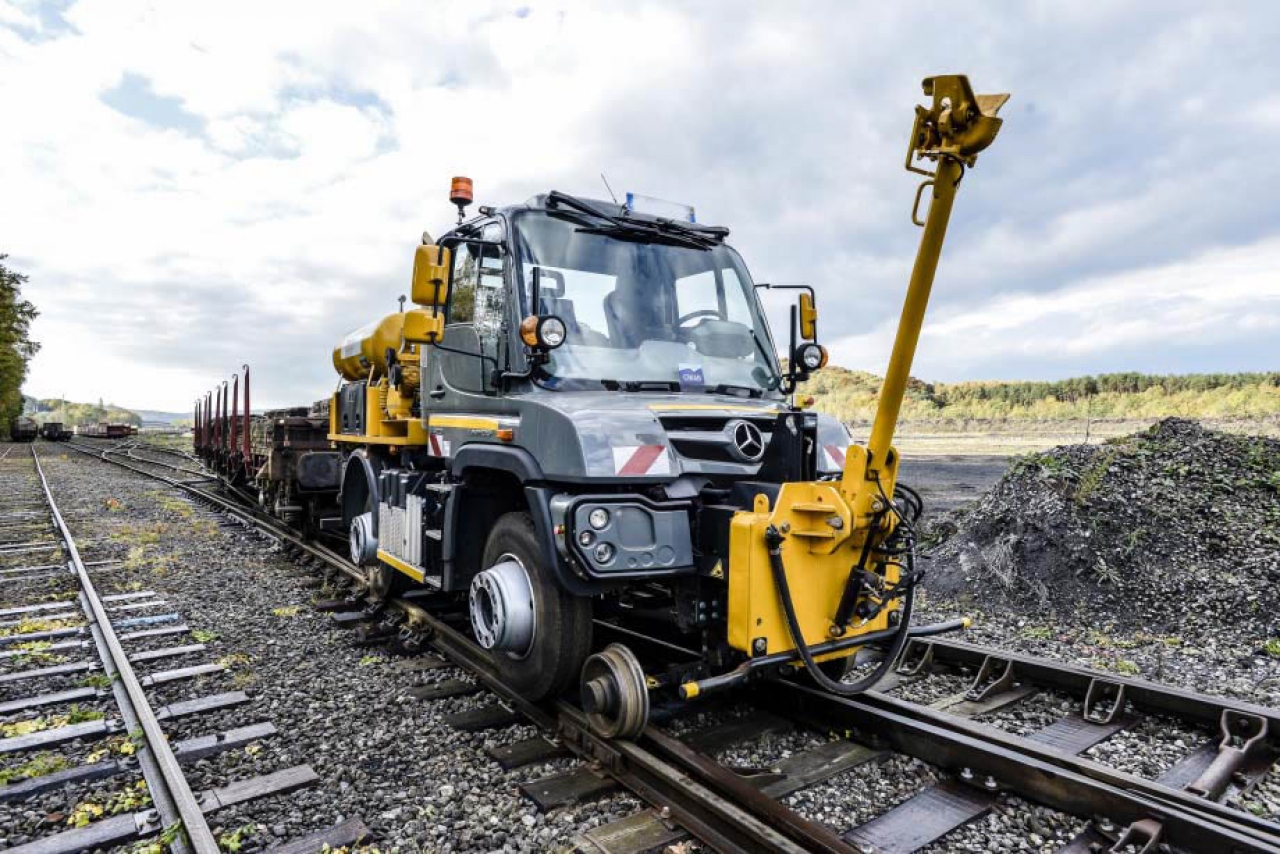 UNIMOG rail-route traction image 1