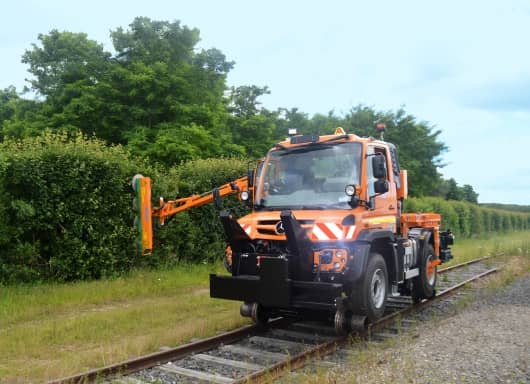 CMAR livraison SNCF Das UNIMOG-Zweiwegefahrzeug für Straße und Schienen